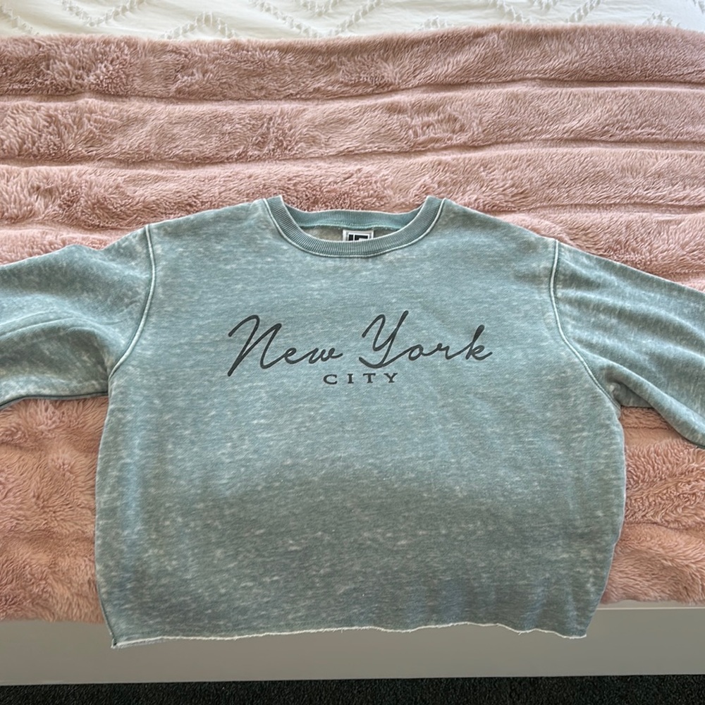 cropped sweatshirt